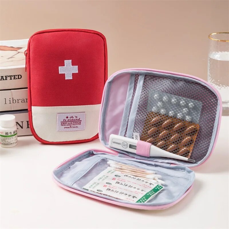 Portable Emergency First Aid K - مراجعة First Aid Bag Kit وسعره