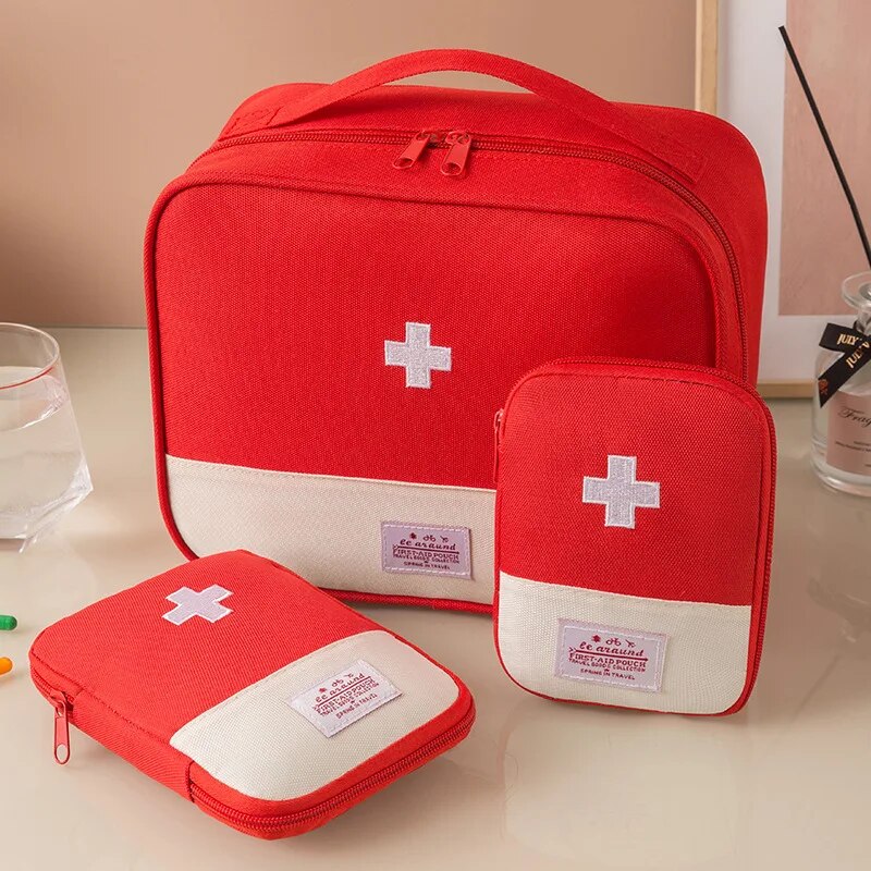 Portable Emergency First Aid K - مراجعة First Aid Bag Kit وسعره