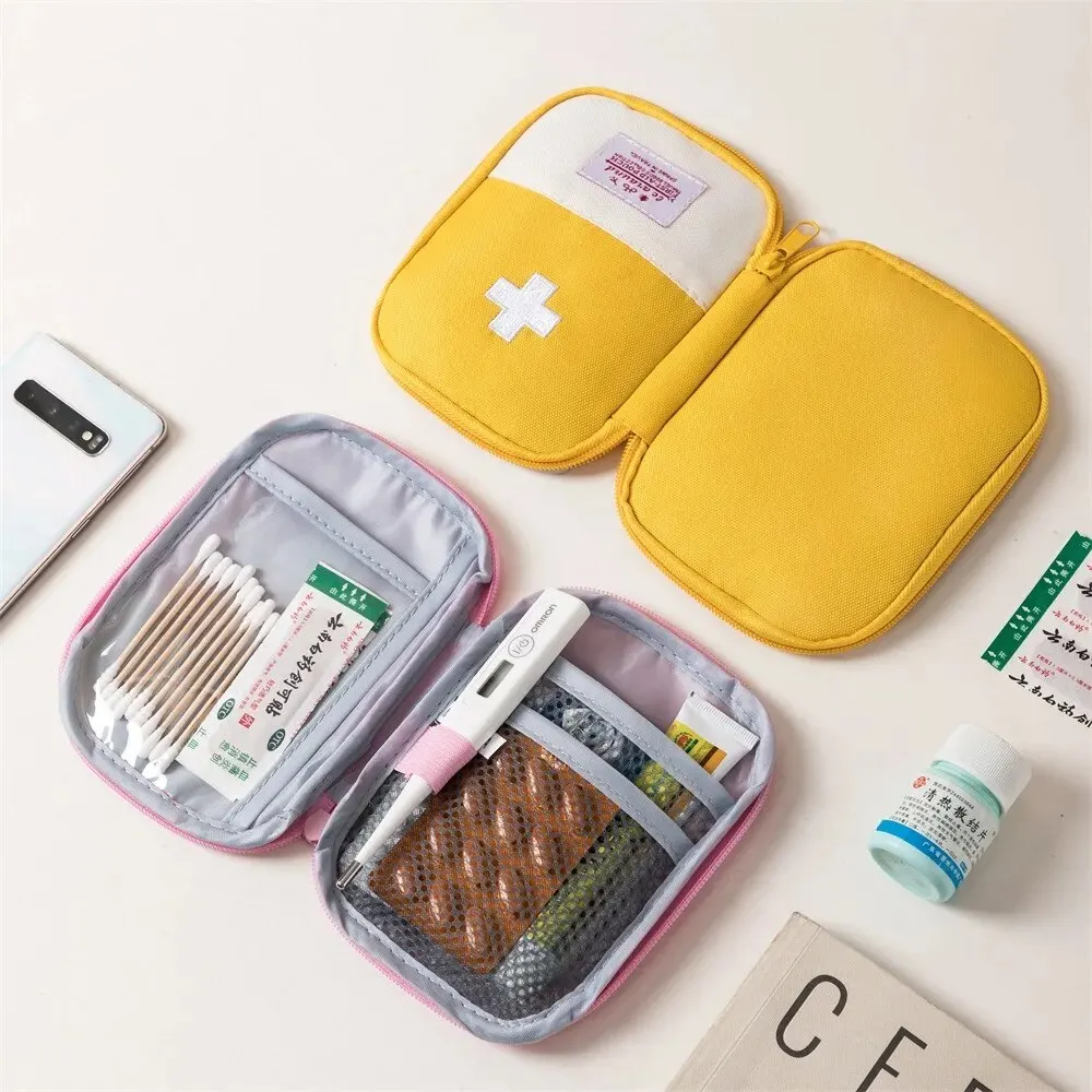 Portable Emergency First Aid K - مراجعة First Aid Bag Kit وسعره