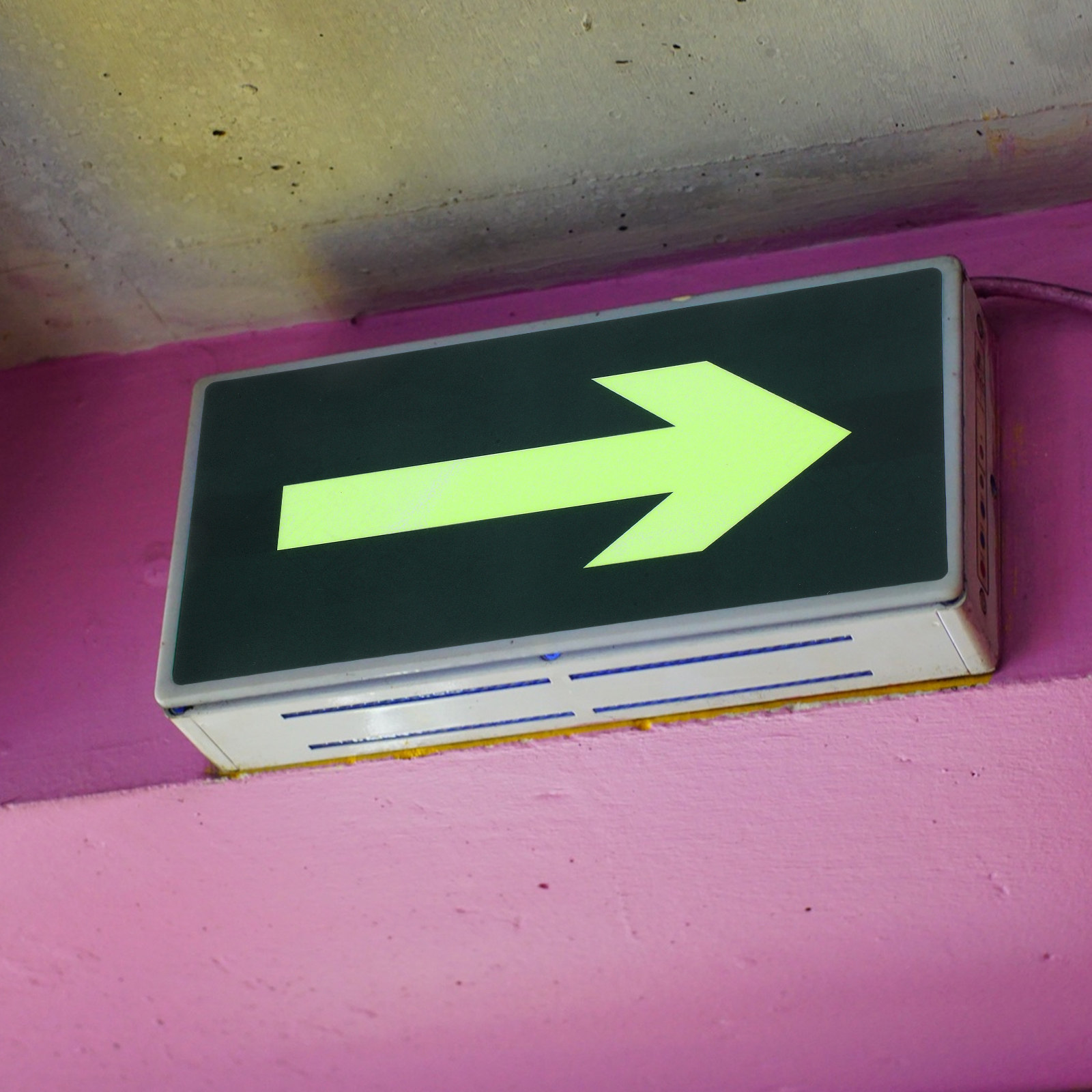 8Pcs Fire Evacuation Arrow Sti - مراجعة Emergency Exit Sign وسعره